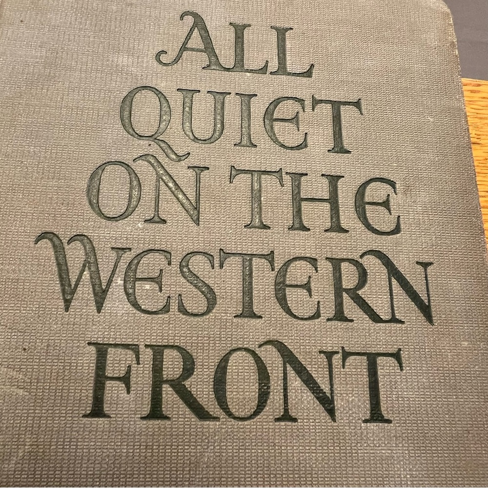 ALL QUIET ON THE WESTERN FRONT hardcover book written by Erich Maria Remarque - Picture 3 of 15